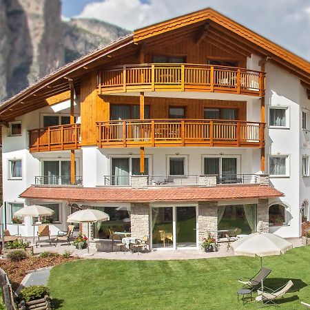 Hotel Garni Aghel Wolkenstein in Gröden Exterior foto