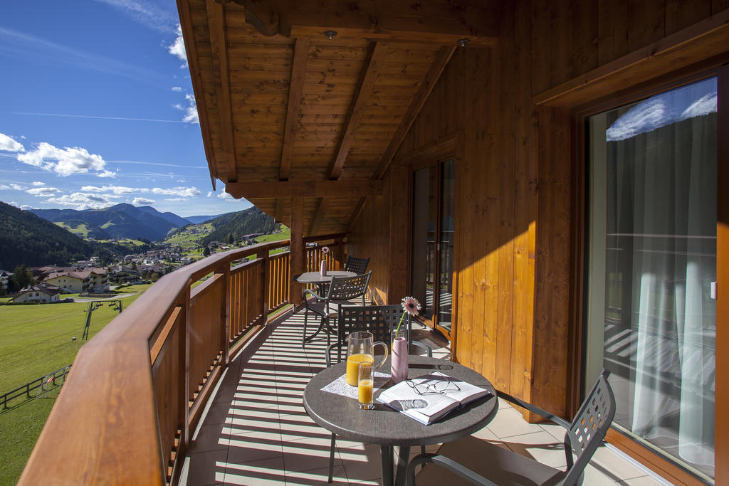 Hotel Garni Aghel Wolkenstein in Gröden Zimmer foto
