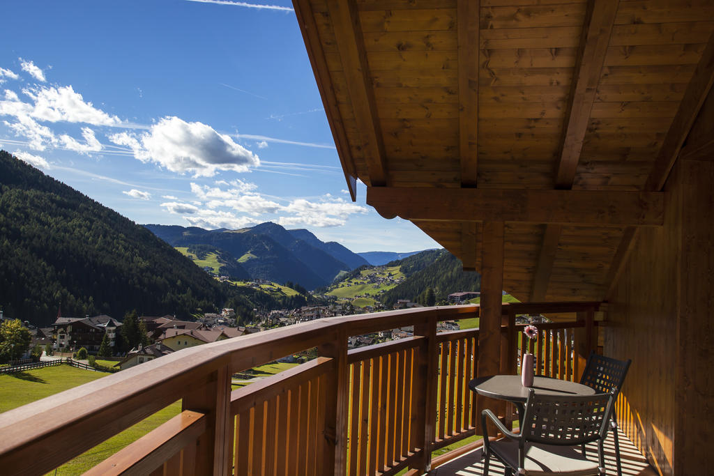 Hotel Garni Aghel Wolkenstein in Gröden Zimmer foto